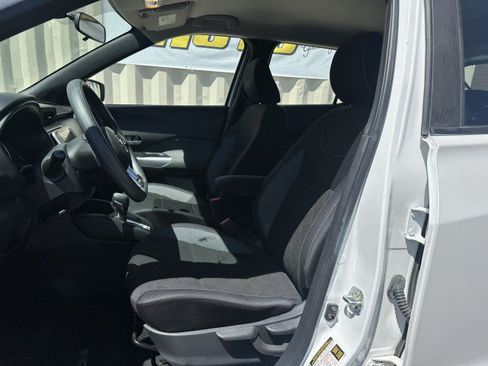 Used 2018 Nissan Kicks SV FWD image 5