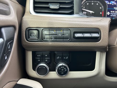 Used 2021 GMC Yukon Denali w/ Denali Premium Package image 8