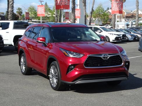 New 2026 Toyota Highlander Platinum AWD/4WD image 2