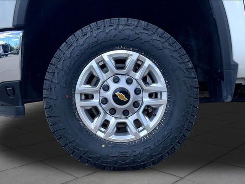 Used 2025 Chevrolet Silverado 2500 LT w/ Safety Package AWD/4WD image 11