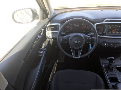 Used 2018 Kia Sorento LX image 22