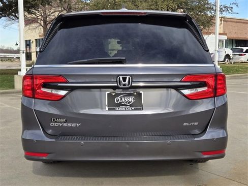 Used 2024 Honda Odyssey Elite image 5