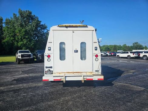Used 2018 Chevrolet Express 4500 w/ Power Convenience Package RWD image 7