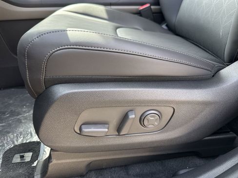 New 2026 Kia Carnival EX FWD image 12