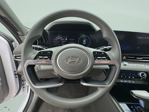 Used 2024 Hyundai Elantra SEL FWD image 15