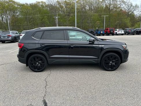 Certified 2024 Volkswagen Taos SE w/ Panoramic Sunroof Package AWD/4WD image 10