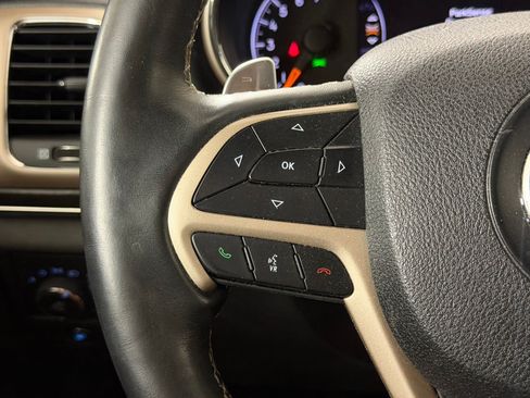 Used 2017 Jeep Grand Cherokee Limited AWD/4WD image 15