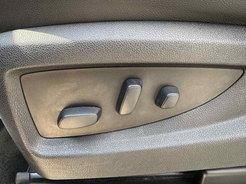 Used 2017 GMC Yukon SLT image 19