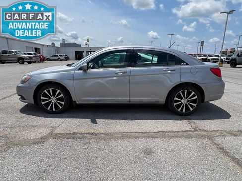 Used 2013 Chrysler 200 Touring w/ Cold Weather Group FWD image 4