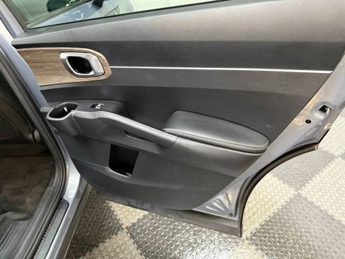 Used 2021 Kia Sorento EX w/ Panoramic Sunroof Package image 35