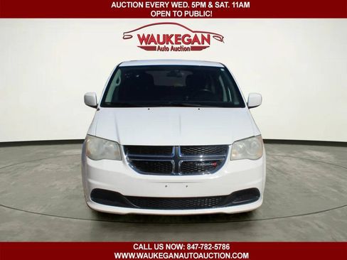 Used 2012 Dodge Grand Caravan SXT FWD image 2