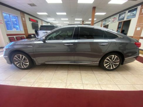 Used 2020 Honda Accord Touring image 4
