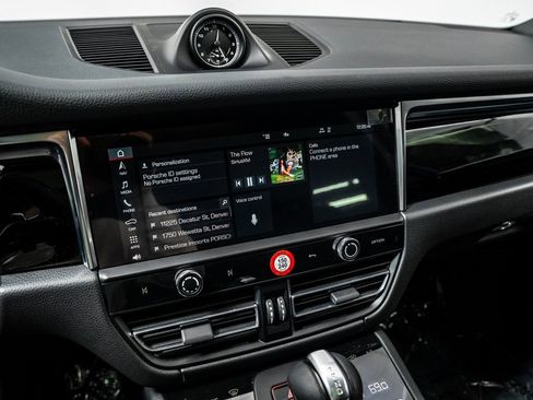 Used 2025 Porsche Macan image 17