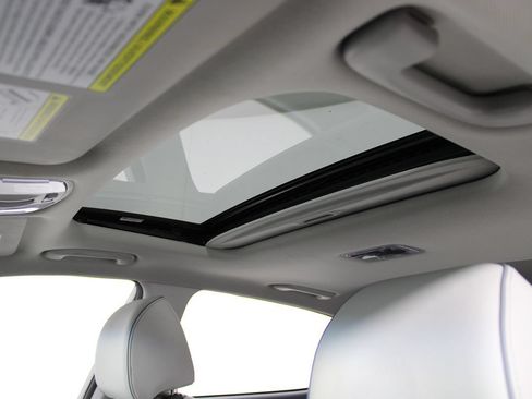 Used 2021 Hyundai Kona Limited w/ Cargo Package FWD image 9