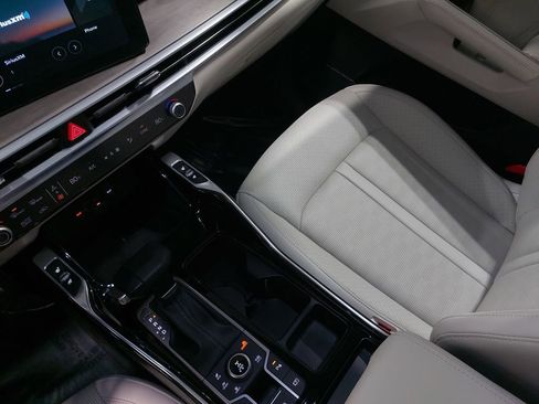 Used 2025 Kia Sorento SX image 27