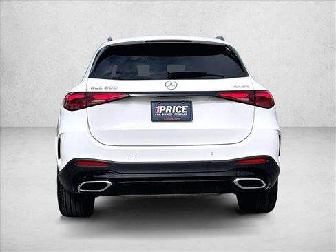 Used 2024 Mercedes-Benz GLC 300 4MATIC image 4