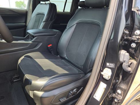 Certified 2024 Jeep Grand Cherokee Altitude AWD/4WD image 23