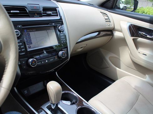 Used 2015 Nissan Altima 3.5 SL FWD image 15
