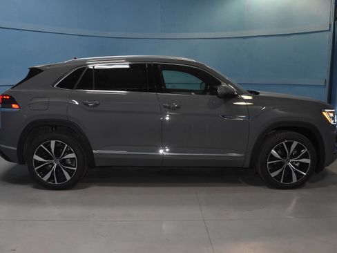 New 2026 Volkswagen Atlas Cross Sport SEL Premium R-Line AWD/4WD image 17