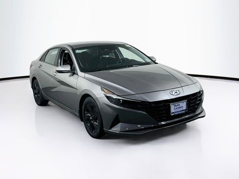 Used 2023 Hyundai Elantra SEL image 3