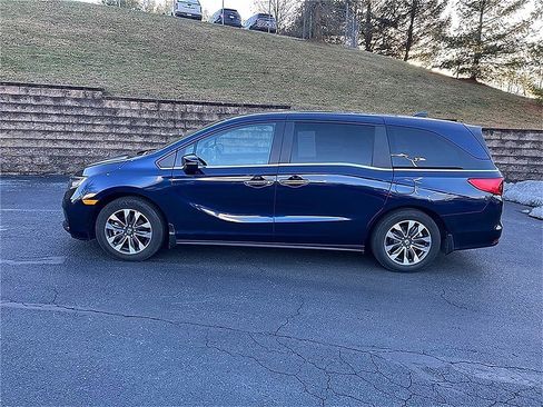 Used 2023 Honda Odyssey EX-L image 4