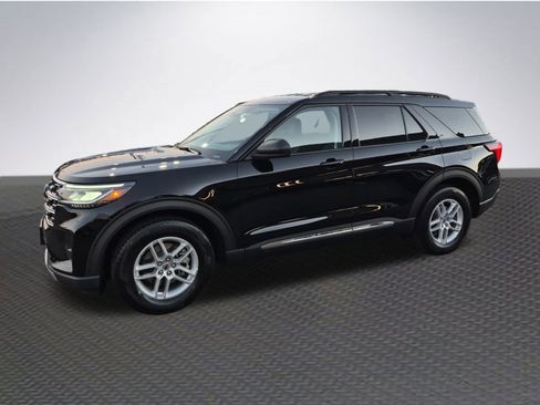 New 2025 Ford Explorer Active w/ Active Comfort Package image 2