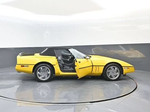 Used 1990 Chevrolet Corvette Convertible RWD image 24
