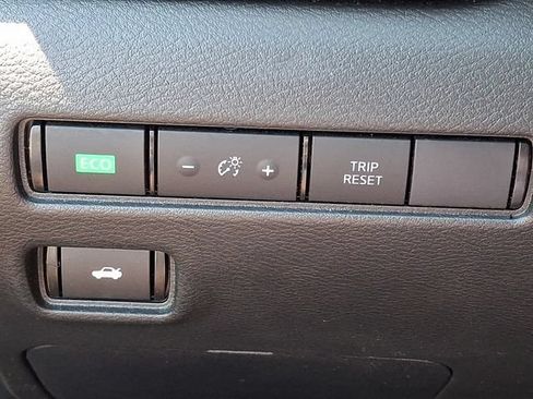 Used 2024 Nissan Sentra SV FWD image 22