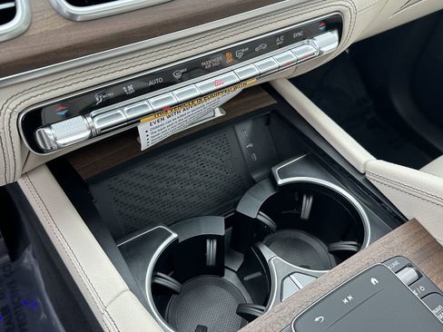 New 2026 Mercedes-Benz GLS 450 4MATIC image 33