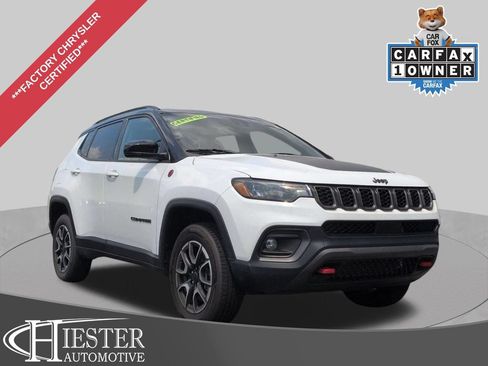 Used 2025 Jeep Compass Trailhawk w/ Trailer Tow Group AWD/4WD image 1