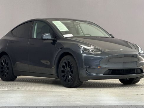 Used 2024 Tesla Model Y Long Range AWD/4WD image 6
