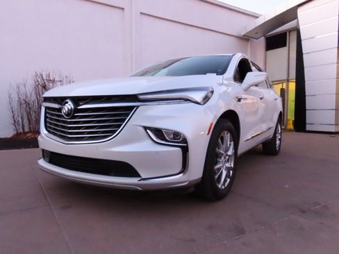 Used 2022 Buick Enclave Essence w/ Experience Buick Package image 3