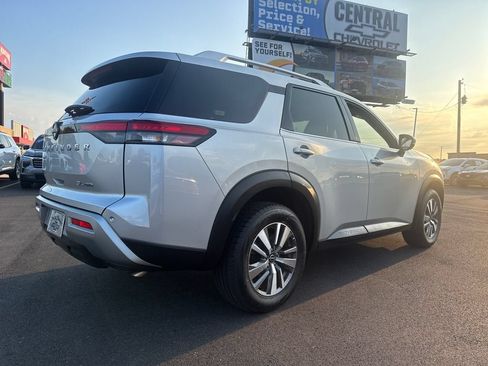 Used 2025 Nissan Pathfinder SL AWD/4WD image 8