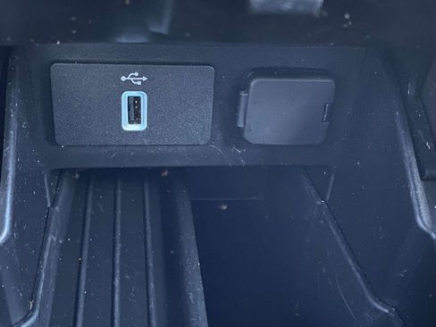 Used 2018 Ford Explorer XLT w/ Equipment Group 202A image 30