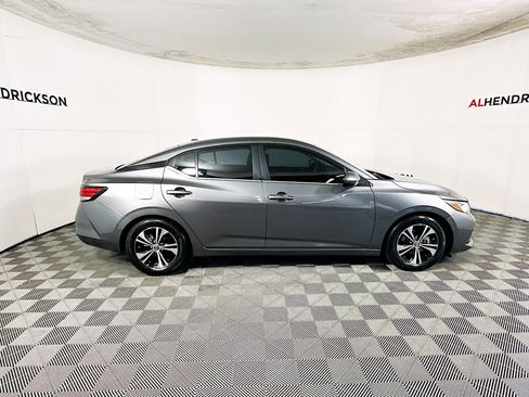 Used 2022 Nissan Sentra SV image 2