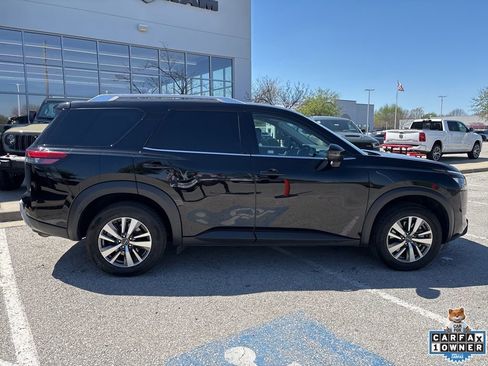 Used 2025 Nissan Pathfinder SL FWD image 31