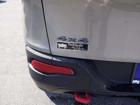 Used 2017 Jeep Cherokee Trailhawk w/ Trailer Tow Group image 3