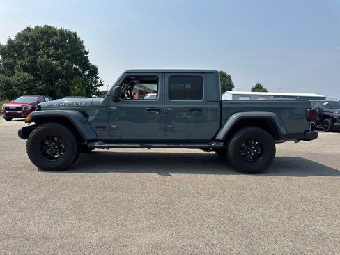 Used 2025 Jeep Gladiator Sport AWD/4WD image 3