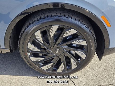 New 2026 Lincoln Nautilus Reserve w/ Jet Appearance Package image 13