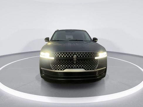 New 2025 Lincoln Navigator Reserve image 3
