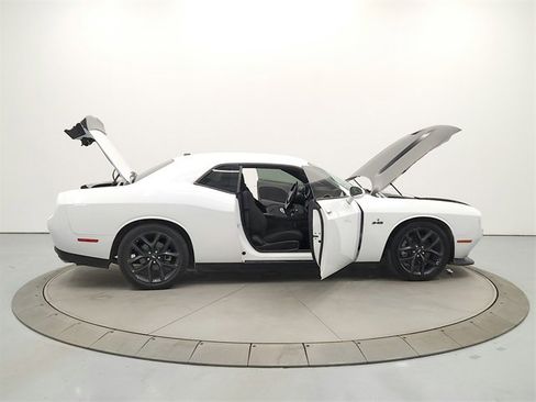 Used 2023 Dodge Challenger R/T w/ Blacktop Package image 15