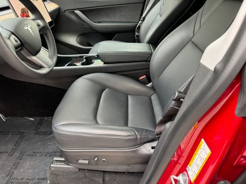 Used 2024 Tesla Model Y Long Range RWD image 13