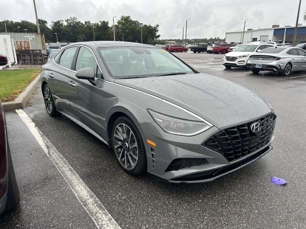 Used 2022 Hyundai Sonata Limited w/ Preferred Accessory Package FWD image 2