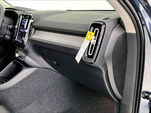 New 2026 Volvo XC40 B5 Ultra w/ Protection Package Premier AWD/4WD image 9