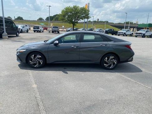 Used 2025 Hyundai Elantra SEL FWD image 4