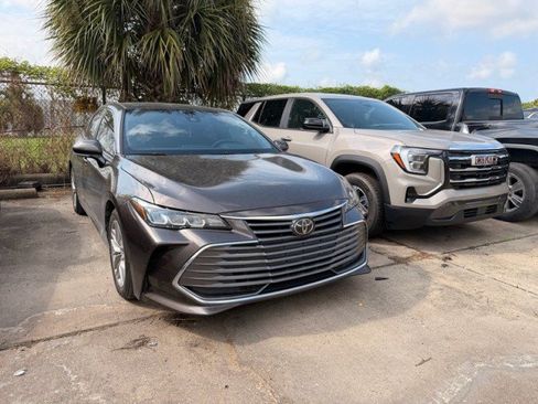 Used 2019 Toyota Avalon XLE w/ Moonroof Package FWD image 3