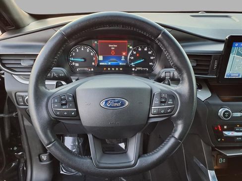 Used 2020 Ford Explorer XLT w/ Equipment Group 202A image 13