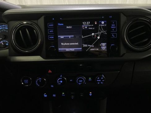 Certified 2018 Toyota Tacoma TRD Off-Road image 16