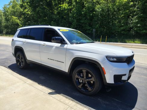 Certified 2024 Jeep Grand Cherokee L Laredo AWD/4WD image 4
