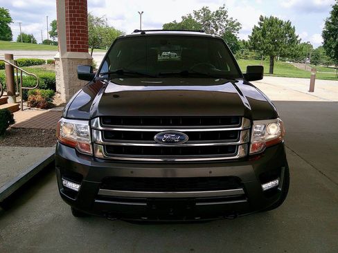 Used 2017 Ford Expedition Limited AWD/4WD image 3